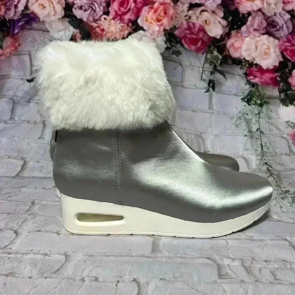 DKNY Abri wedge fur booties winter warm size 7 - Picture 1 of 7